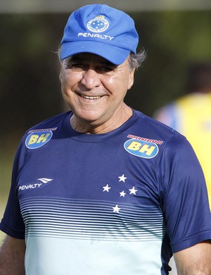 Marcelo fecha treino, mas adianta time que vai enfrentar o Atlético-MG
