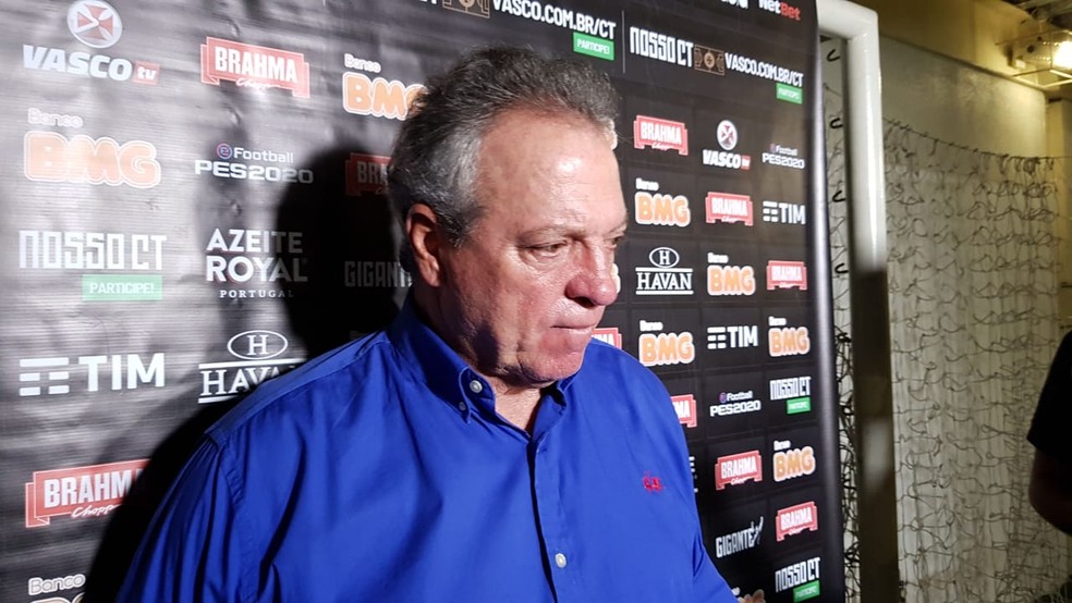 Abel Braga abriu m�o dos titulares nos tr�s cl�ssicos que o Vasco disputou no Estadual � Foto: Hector Werlang