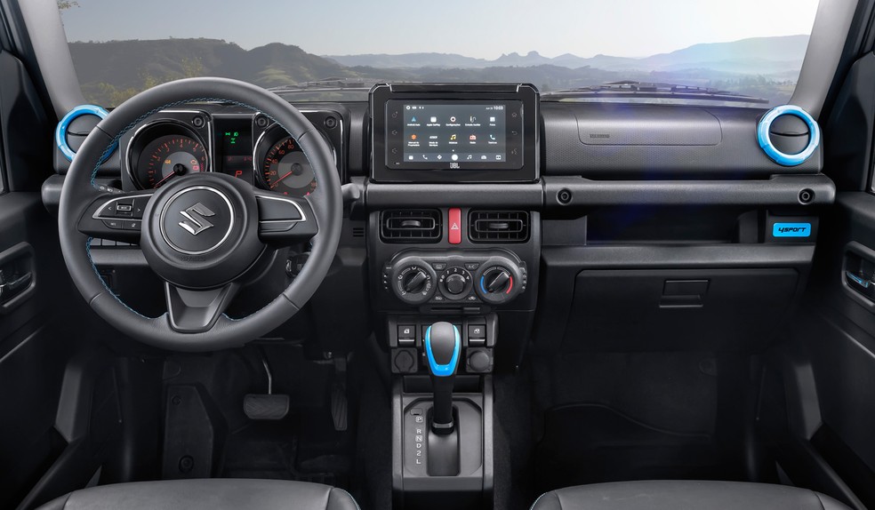 Jimny Sierra 4Sport é baseado na versão intermediária; por isso, ar-condicionado é manual — Foto: Divulgação