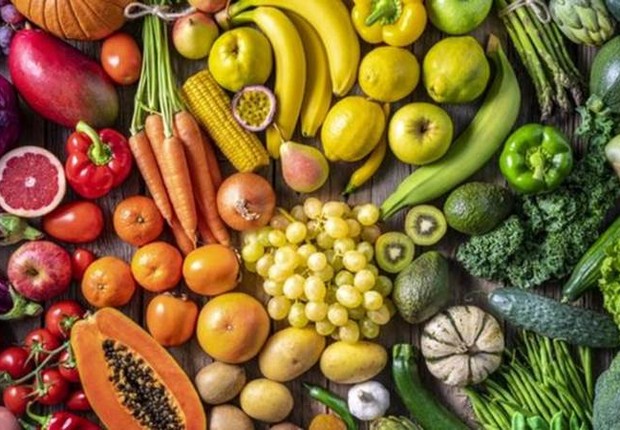 Não existe uma dieta perfeita, que sirva para todos. O ideal é que a alimentação seja balanceada e diversificada (Foto: GETTY IMAGES via BBC Brasil)