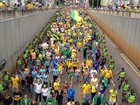 Manifestantes pedem impeachment de Dilma durante protesto, em Goiás