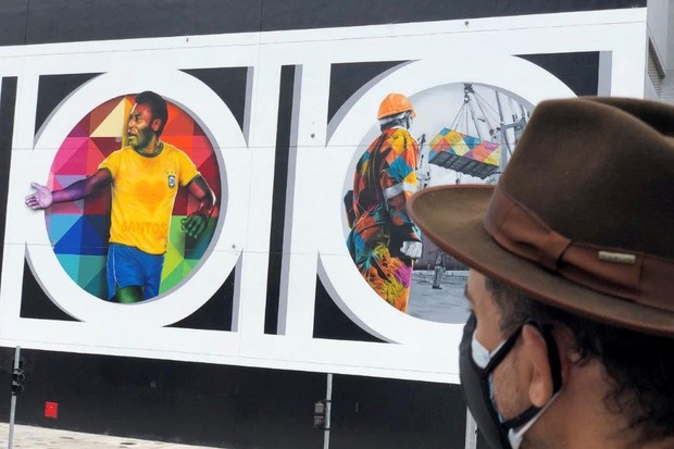Eduardo Kobra homenageia 80 anos de Pelé com mural em Santos (Foto: Airton Gontow/Divulgação)