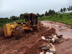 Estrada danificada pela chuva em Japorã MS (Foto: Antonio Carlos Marinho Nunes/Prefeitura de Japorã)