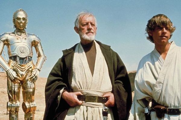 Mark Hamill, Alec Guiness e C3P-0 no primeiro filme da saga Star Wars (Foto: Reprodução)