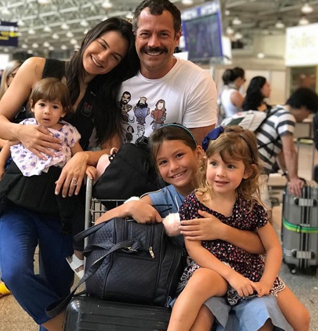 Kyra Grace, malvino Salvador e família (Foto: Reprodução / Instagram)