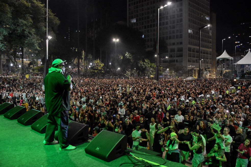 Apresentação da banda Planet Hemp no palco Viaduto do Chá, na Virada Cultural de São Paulo, na noite deste domingo (29), no vale do Anhangabaú (SP).    — Foto: ROBERTO SUNGI/FUTURA PRESS/ESTADÃO CONTEÚDO