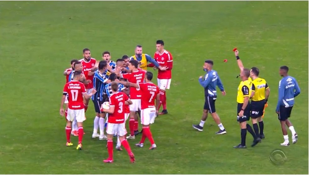 Orejuela tem suspensão mantida no TJD por confusão em Gre-Nal