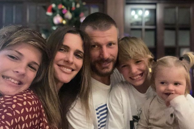 Fernanda Lima e Rodrigo Hilbert com os filhos (Foto: Reprodução/Instagram)
