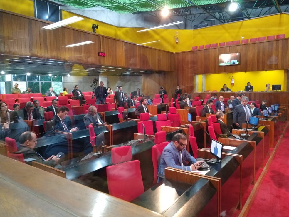 Deputados estaduais iniciaram a votação no plenário da Assembleia Legislativa do Piauí (Alepi) — Foto: Rafaela Leal/G1