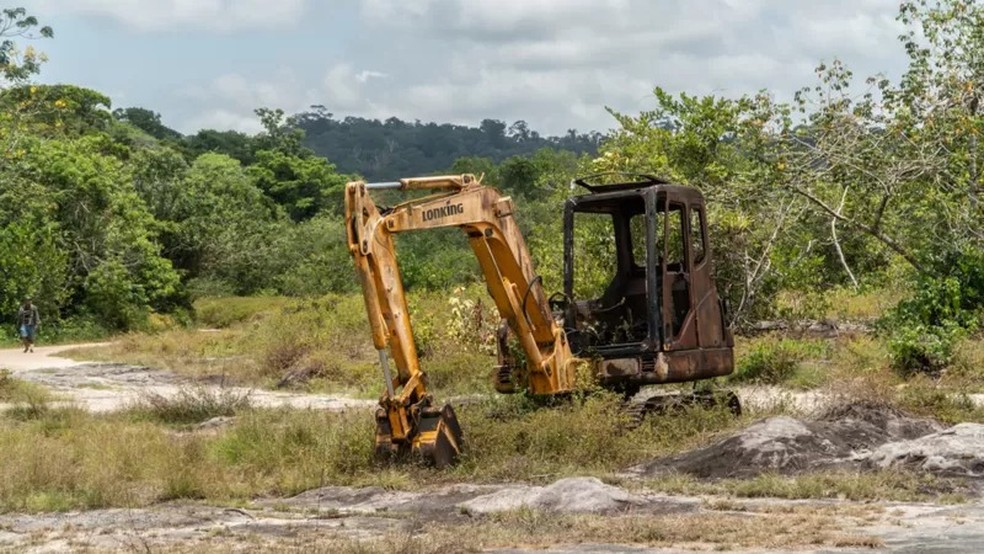 Maquinário usado em garimpo ilegal na região da Floresta Estadual do Paru — Foto: IMAZON, IDEFLOR-BIO E HAVITA RIGAMONTI via BBC News