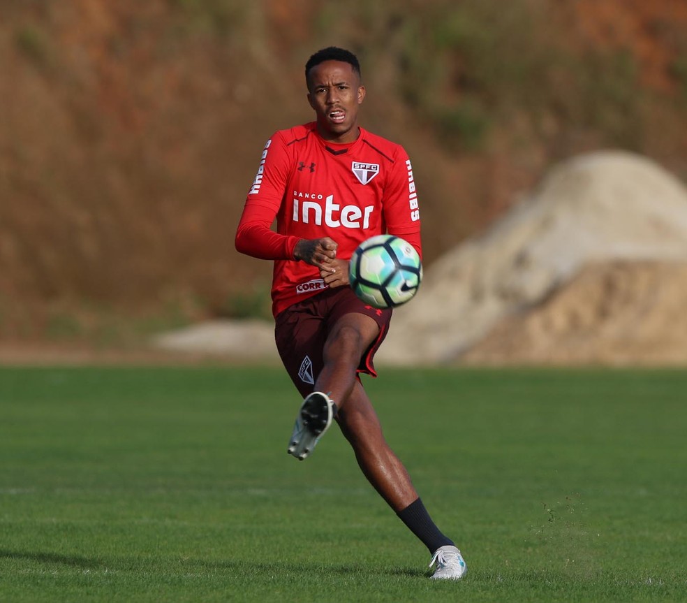 Éder Militão tentará proteger melhor o lado direito da defesa são-paulina (Foto: Rubens Chiri / site oficial do SPFC)