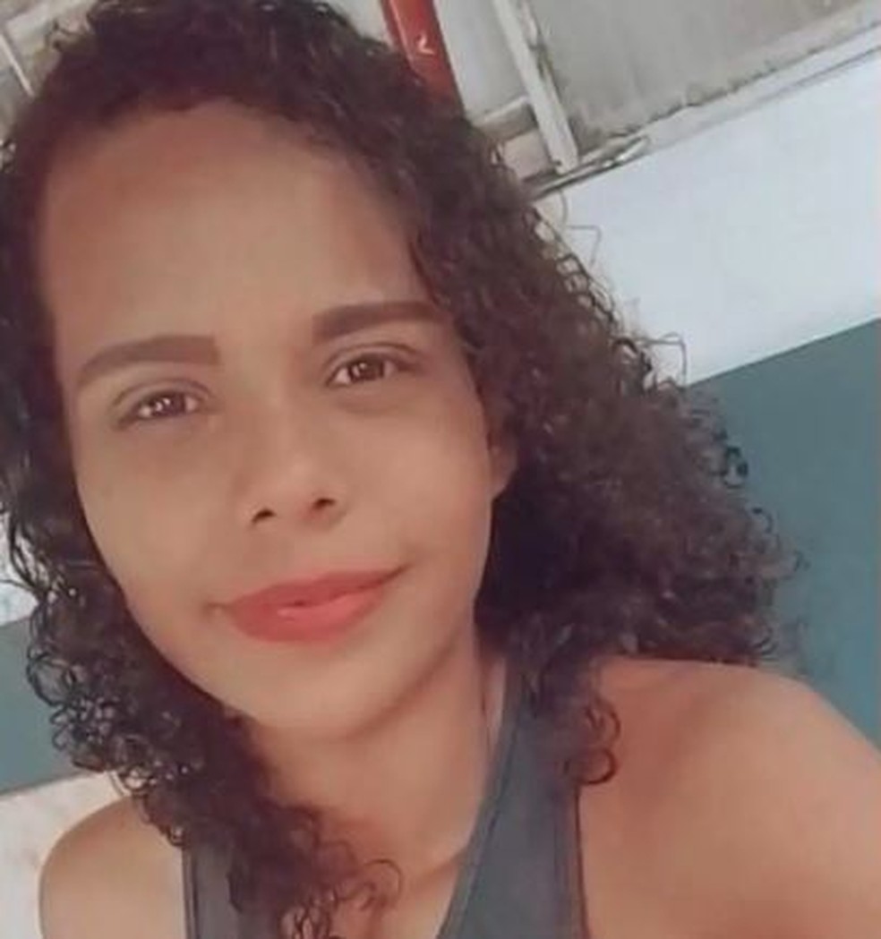 Daniele Alves Veloso, 28 anos, morta a facadas pelo marido, em Ribas do Rio Pardo.  — Foto: Reprodução