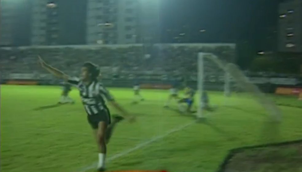 Renato Gaúcho comemora gol pelo Botafogo contra o Cruzeiro em 1991 (Foto: Reprodução SporTV)