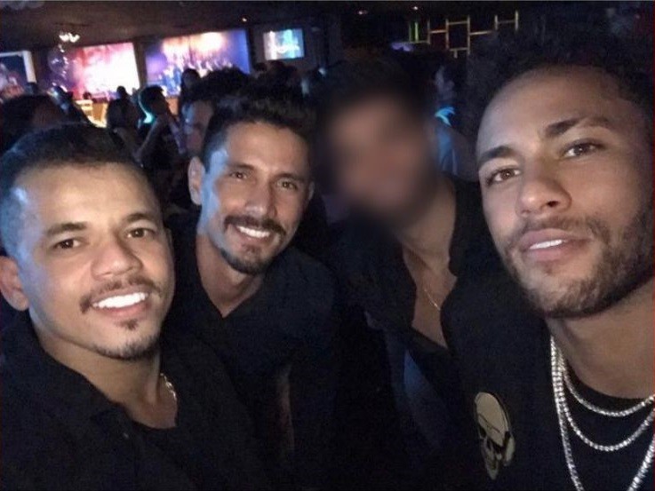 Investigado por agiotagem no DF ostentava vida de luxo e aparecia ao lado de Neymar, Daniel Alves e Mbappé nas redes sociais