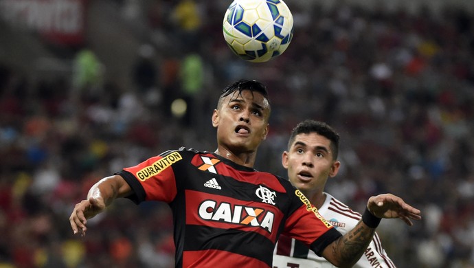 Lédio alerta Cristóvão no Fla: Everton não gosta de jogar como meia central