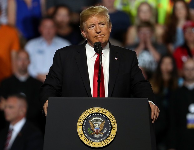 O presidente Donald Trump em discurso durante um rally em Montana, nos Estados Unidos (Foto: Getty Images)