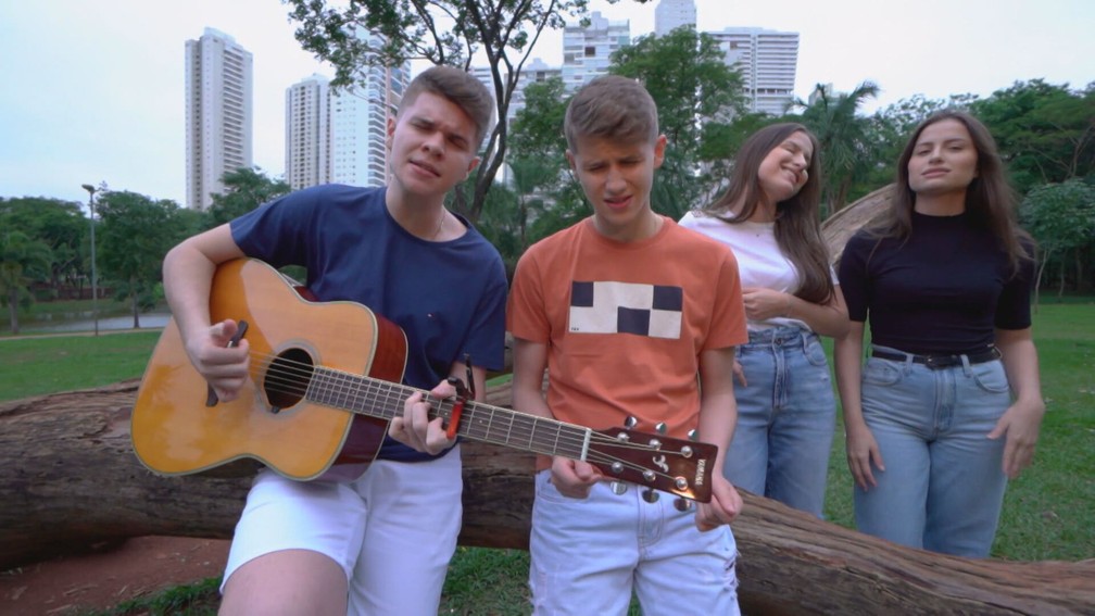 Duplas Pedro Henrique e João Victor e Júlia e a Rafaela  — Foto: Globo Repórter 