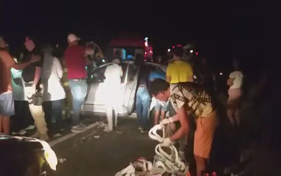 Acidente na BR-235, em Frei Paulo (SE) — Foto: Alex Almeida