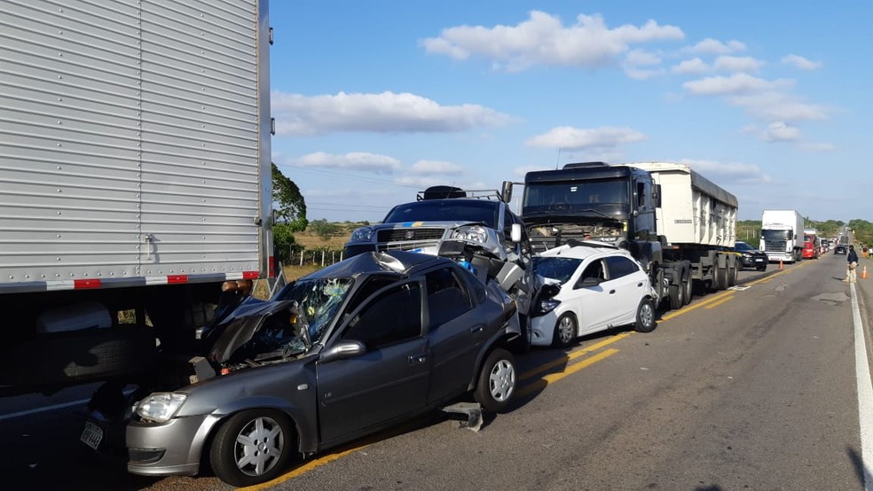 Engavetamento aconteceu em Santa Maria, no interior do RN — Foto: Divulgação/PRF
