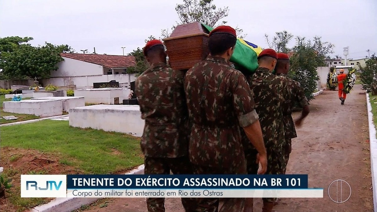 Tenente do Exército morto em tentativa de assalto é enterrado sob