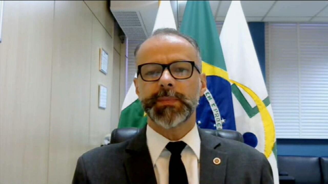 Prazo de 5 dias para aprovar uso de vacina é irreal, diz presidente da Anvisa