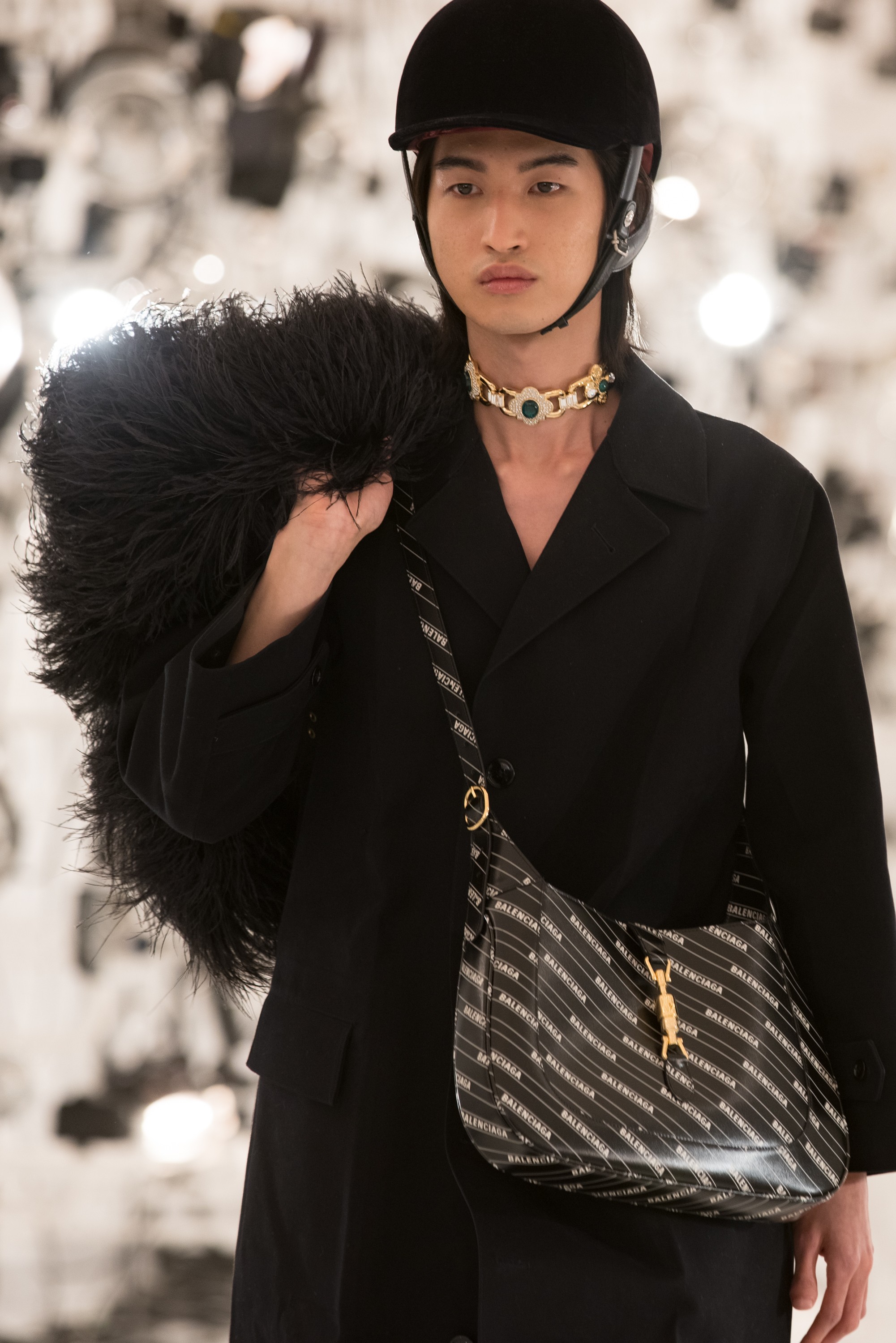 Gucci + Balenciaga: entenda por que a coleção não é chamada de parceria e  confira todos os detalhes - Vogue | moda