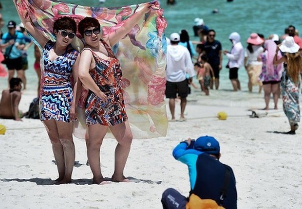 Mais de 3,5 mil turistas chegavam a desembarcar por dia em Maya Bay (Foto: Getty Images via BBC News Brasil)