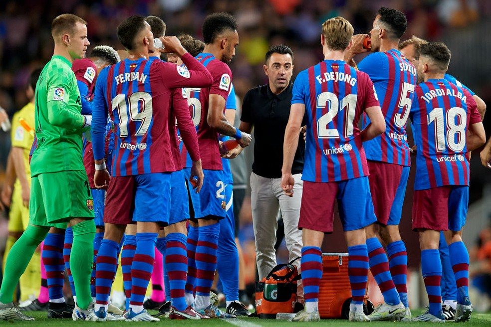 Xavi enxerga a necessidade de fazer grande reformulação no elenco do Barcelona — Foto: Getty Images