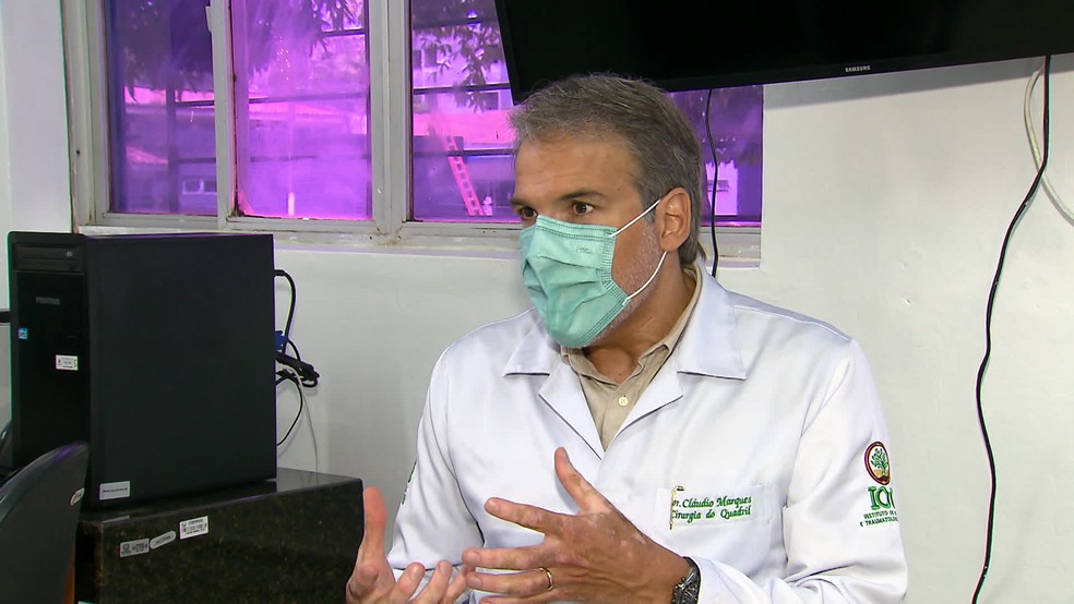 O cirurgião Cláudio Marques diz que Hospital Otávio de Freitas vai pedir o credenciamento como unidade para realização de transplantes ósseos  — Foto: Reprodução/TV Globo