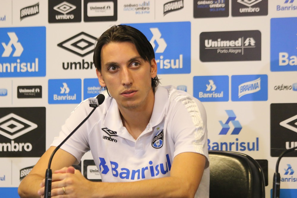 Geromel fala em jogo atípico e garante Grêmio mobilizado no Brasileirão