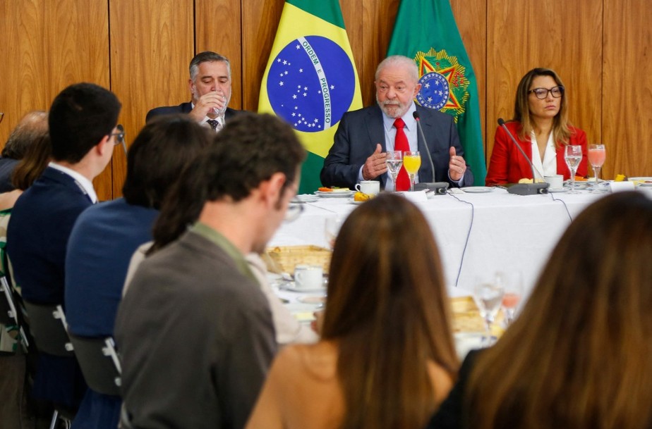 Lula no café da manhã com jornalistas, em 12 de janeiro