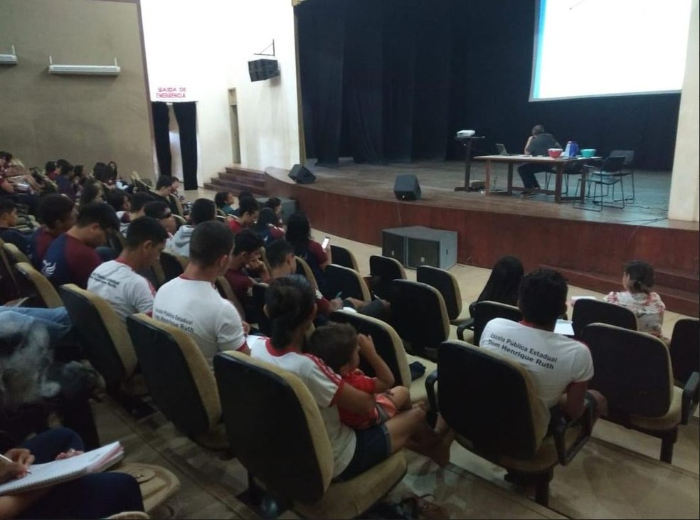 Professdores da Ufac estão ministrando as aulas — Foto: Mazinho Rogério/G1