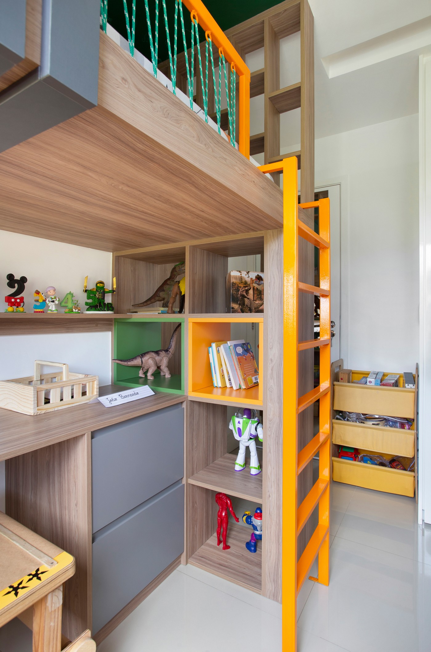 Décor do dia: quarto infantil pequeno tem boas soluções de aproveitamento de espaço (Foto: Raiana Medina)