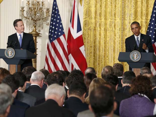 David Cameron e Barack Obama concedem coletiva de imprensa nesta sexta-feira (16) na Casa Branca (Foto: REUTERS/Larry Downing)