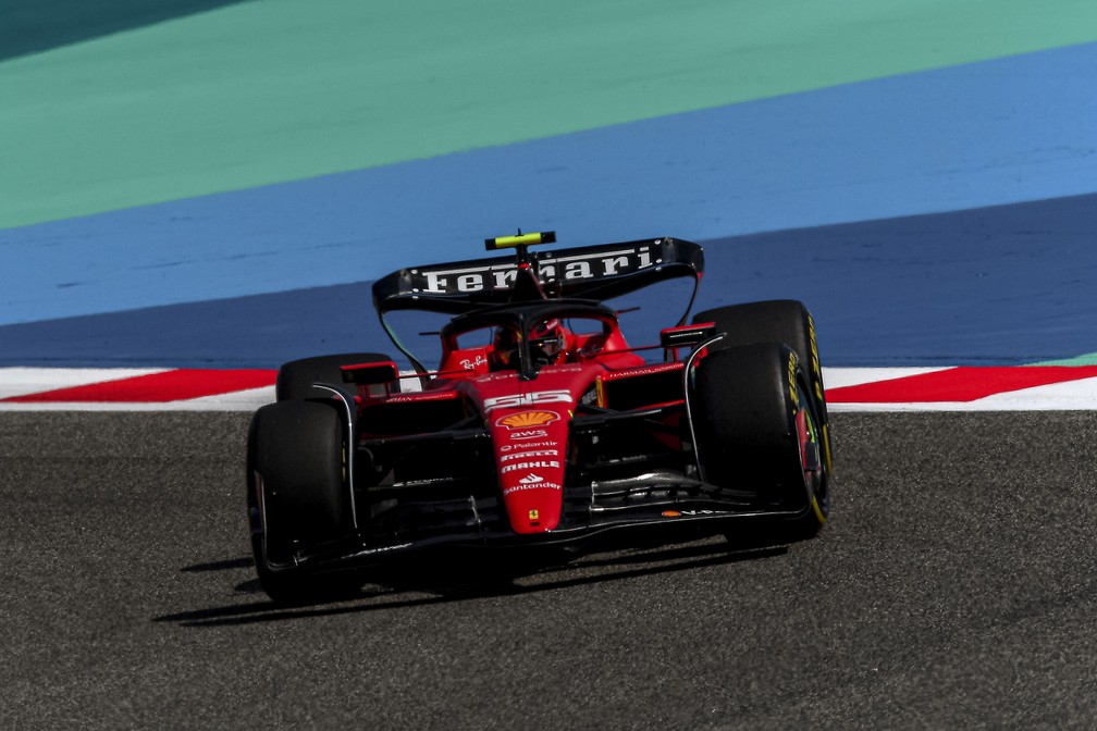 Carlos Sainz também não teve problemas com a nova Ferrari SF-23 durante os testes do Bahrein — Foto: Ercore Colombo/Ferrari