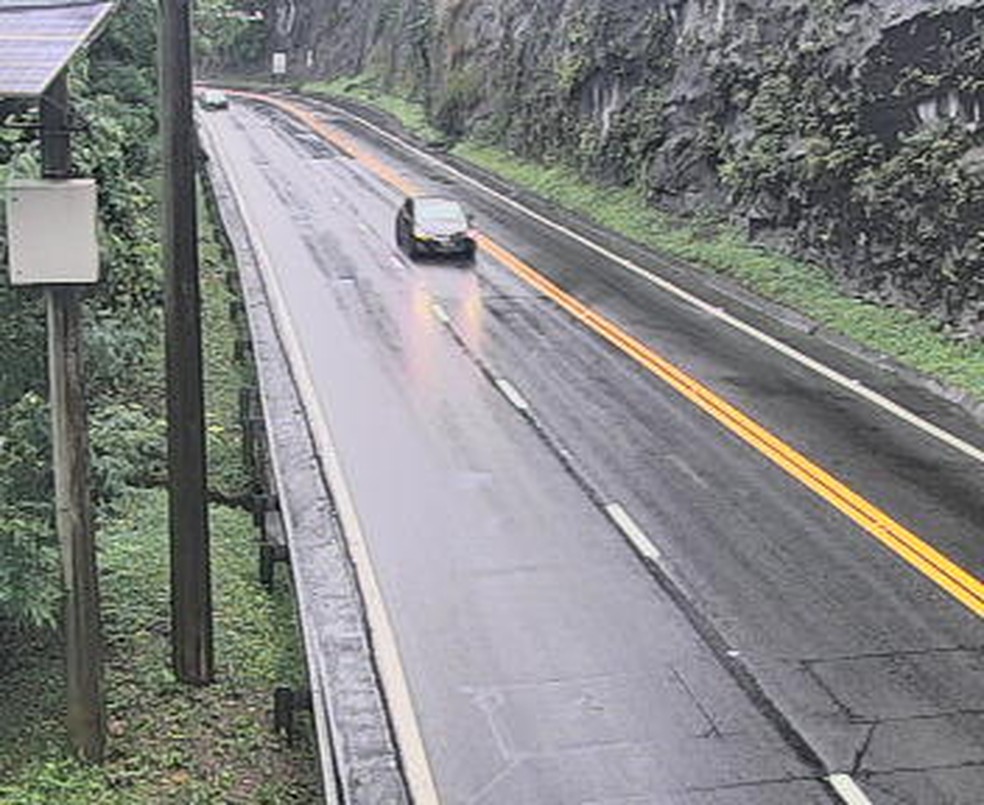 Trecho de serra da Rodovia dos Tamoios é liberado após risco de deslizamentos — Foto: Concessionária Tamoios/Reprodução