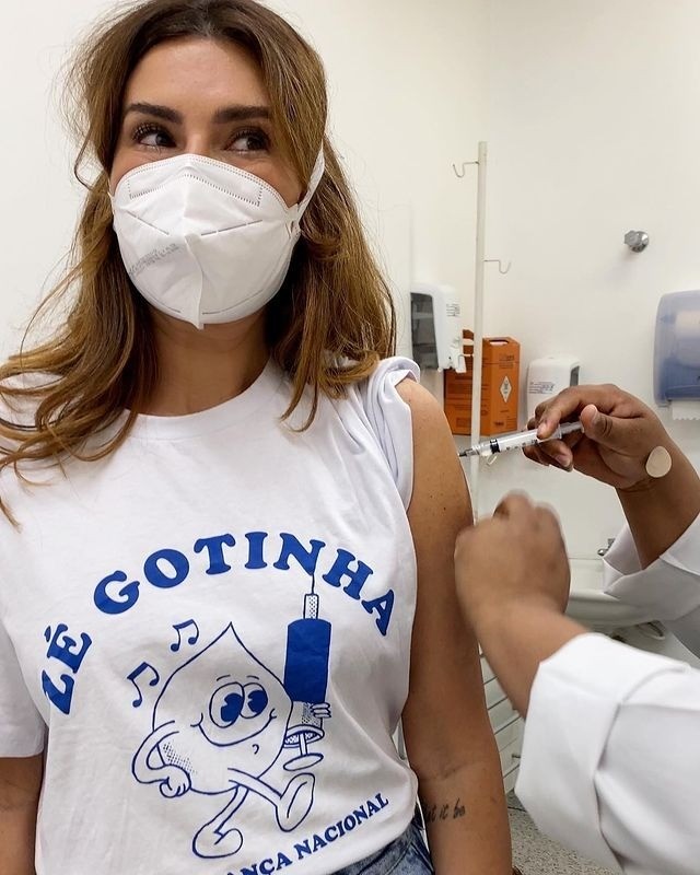 Fernanda Paes Leme toma vacina (Foto: Reprodução/Instagram)