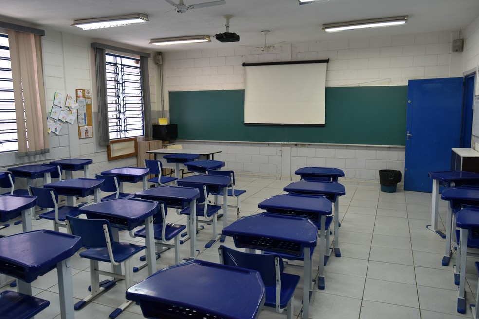 Secretaria de Educação prepara cronograma para retomada das aulas presenciais em 8 de fevereiro — Foto: Arthur Menicucci/G1