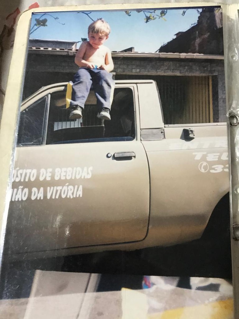 Noga, ainda criança em Volta Redonda: pai fechou depósito de bebidas para acompanhar o filho nos treinos — Foto: Arquivo Pessoal