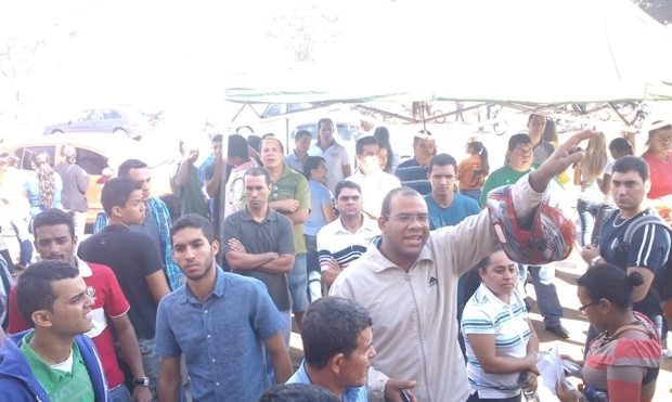 Candidatos reclamam de problemas em concurso da Saneago, em Goiânia (Foto: Bruno Nascimento/CBN GO)