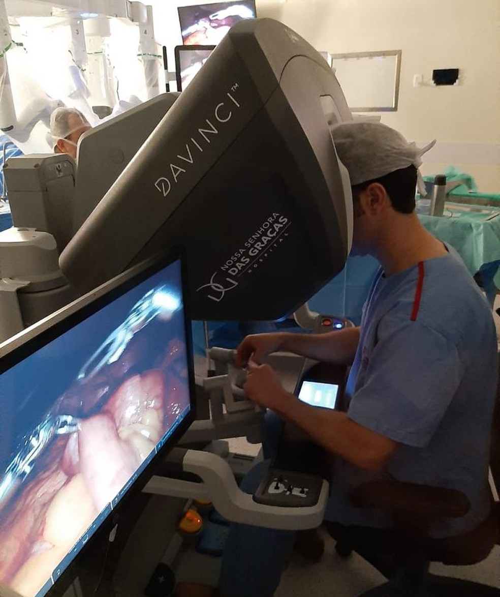 Da Vinci XI foi implantado em março deste ano no hospital e ele funciona por meio de controles manuais — Foto: Divulgação/HNSG