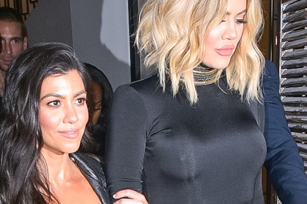 As irmãs socialites Kourtney Kardashian e Khloé Kardashian (Foto: Getty Images)
