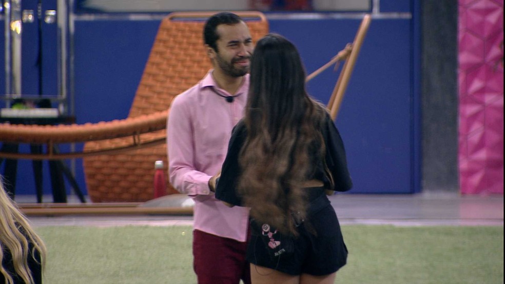 Emparedado, Gilberto se emociona e Juliette declara para brother sobre BBB21: 'Não vai acabar hoje, confia' — Foto: Globo 