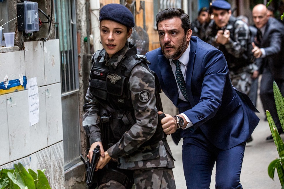 Paolla Oliveira e Rodrigo Lombardi em 'A Força do Querer' — Foto: Fábio Rocha/Gshow