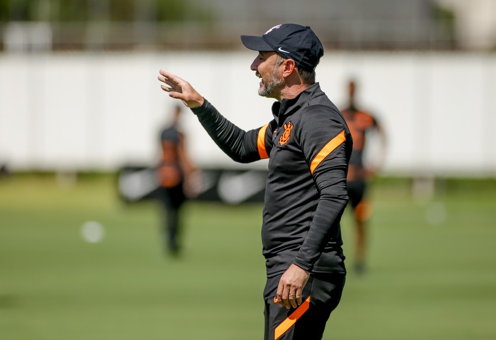 Vtor Pereira em treino do Corinthians  Foto: Rodrigo Coca/Ag. Corinthians