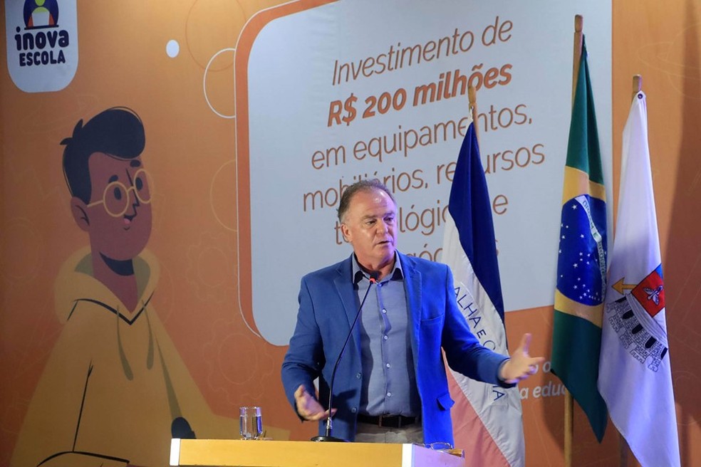 Governador Renato Casagrande anunciou o plano de investimentos públicos — Foto: Reprodução/TV Gazeta
