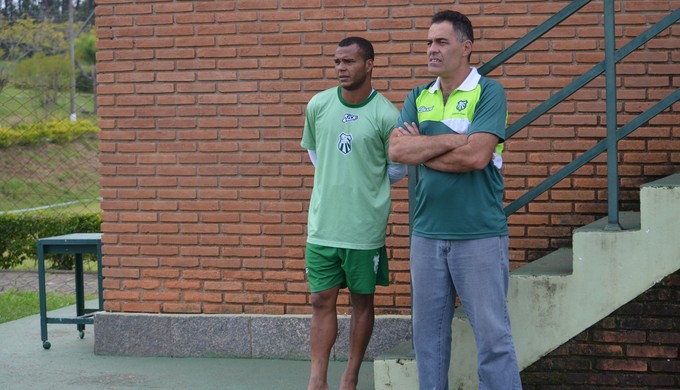 Jéfferson Feijão não se recuperou a tempo e não joga primeiro jogo da final do Mineiro (Foto: Régis Melo)