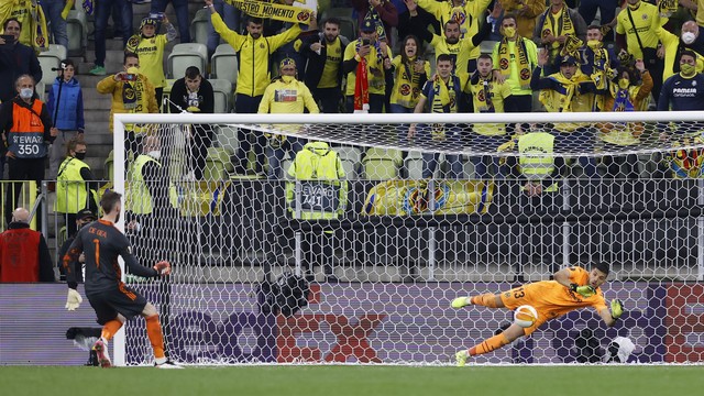 Rulli defende a cobrança de De Gea e garante o título da Liga Europa para o Villarreal