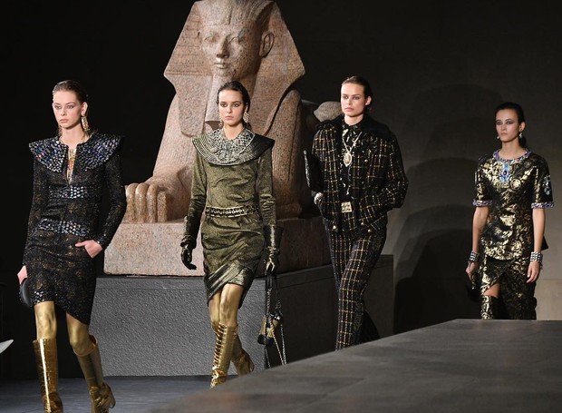 Modelos  da Chanel desfilam no MET (Foto: Reprodução/ Instagram )