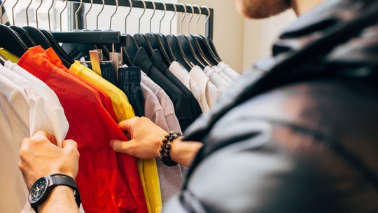 Empresas de vestuário se destacam entre small caps em maio; veja lista e análise